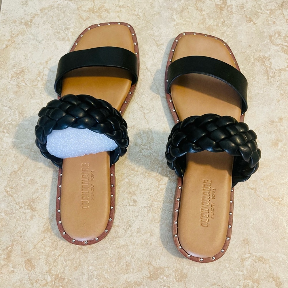 Brand New Cushionaire Memory Foam Sandals size 7.5